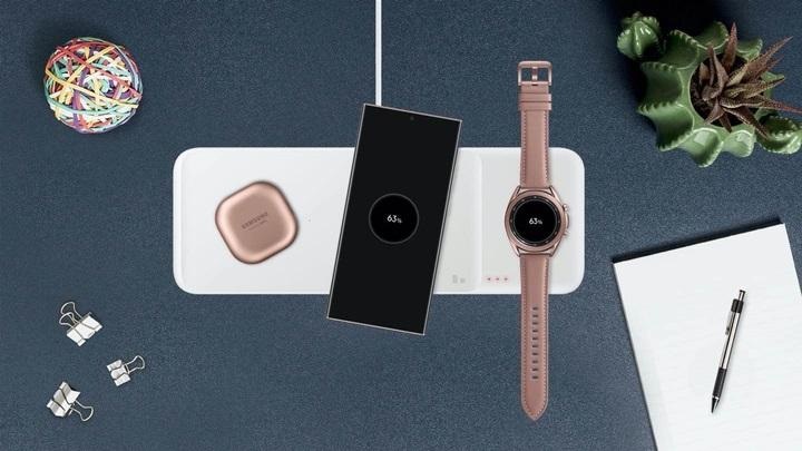 Безпровідний зарядний пристрій Samsung Wireless Charger Trio charger White (EP-P6300TWEGRU) | ARAGO