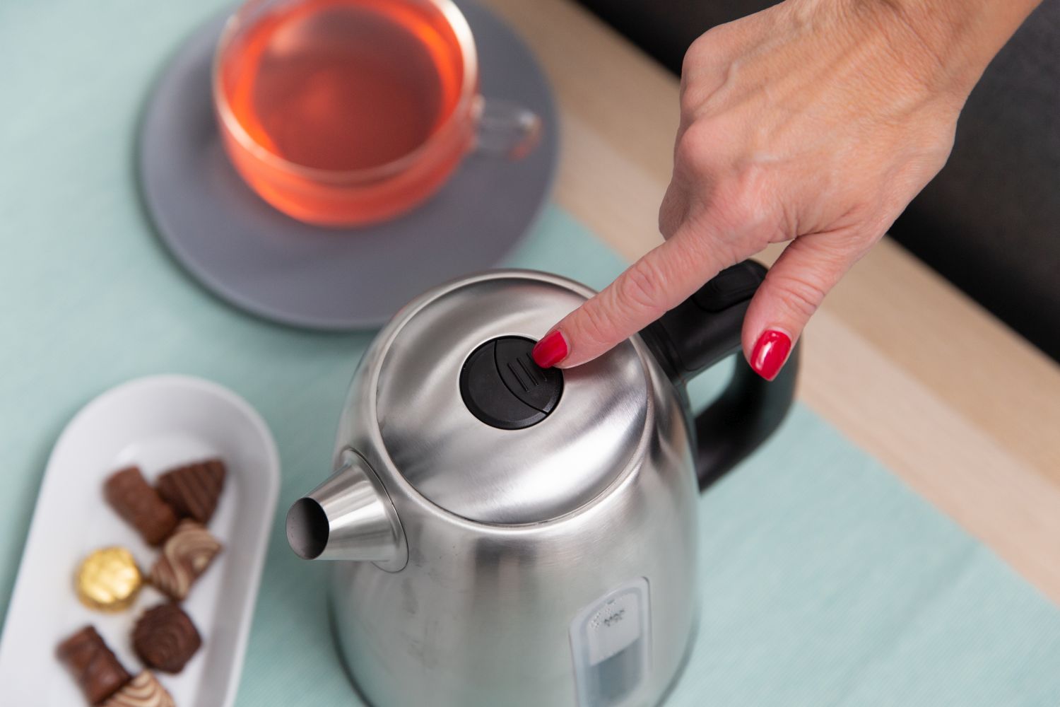 картинка Електрочайник First FA-5409-6 от магазина Компания+