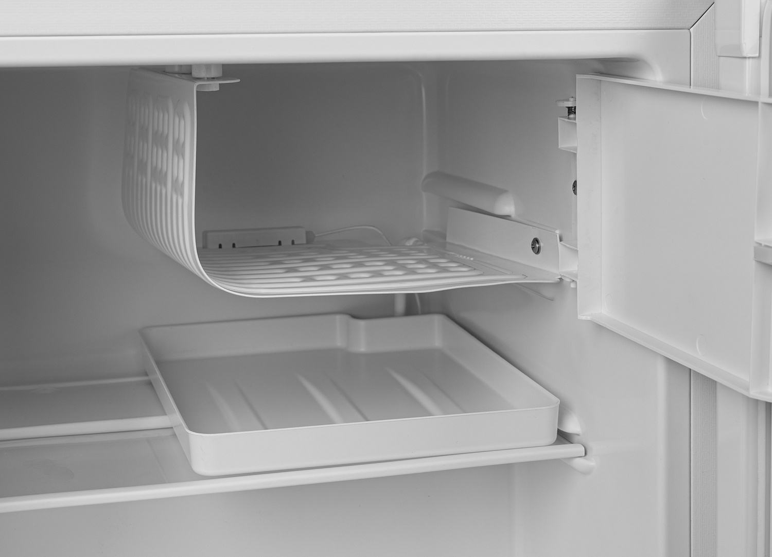 картинка Холодильник Grifon DFT-45W от магазина Компания+